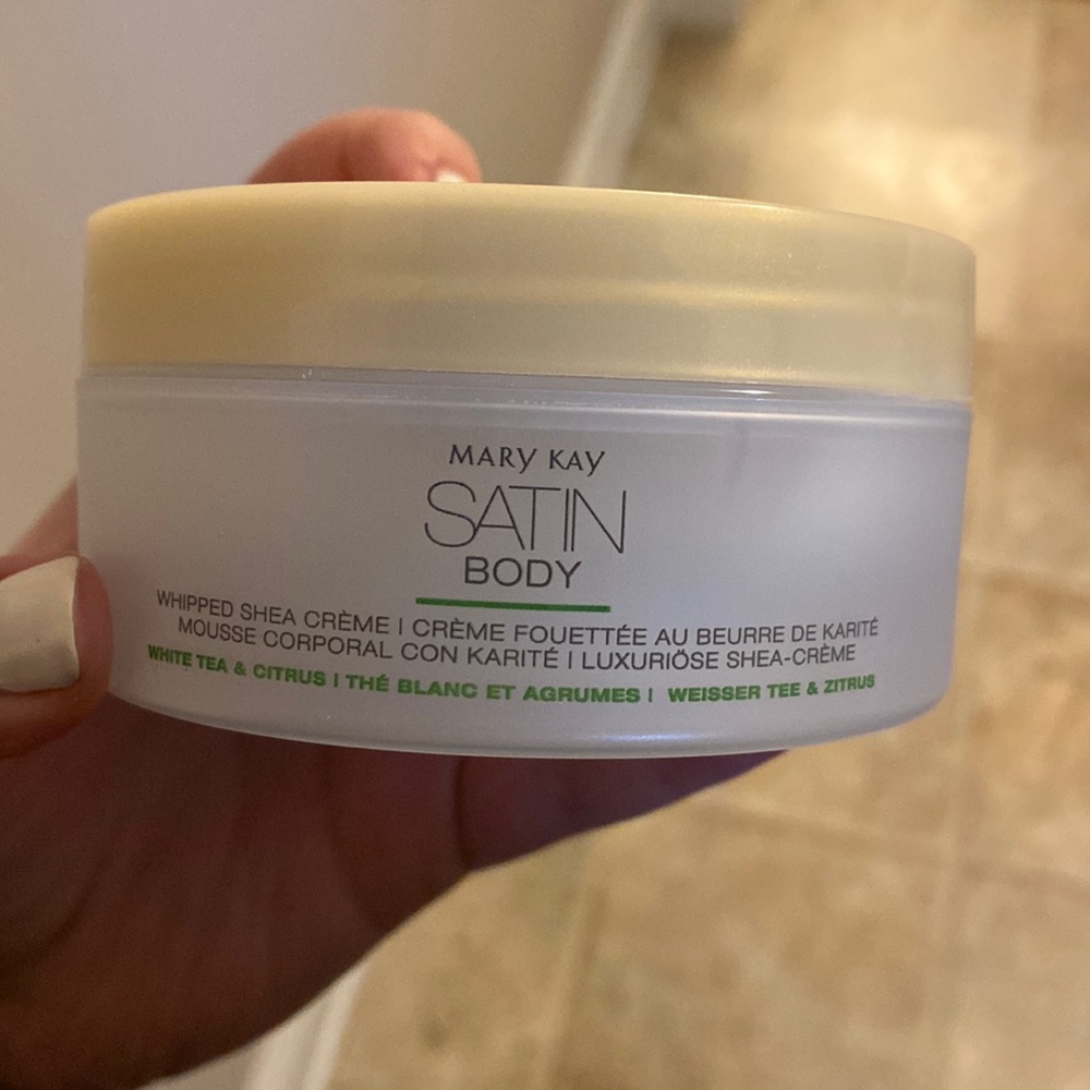 MARY KAY SATIN BODY LOTION